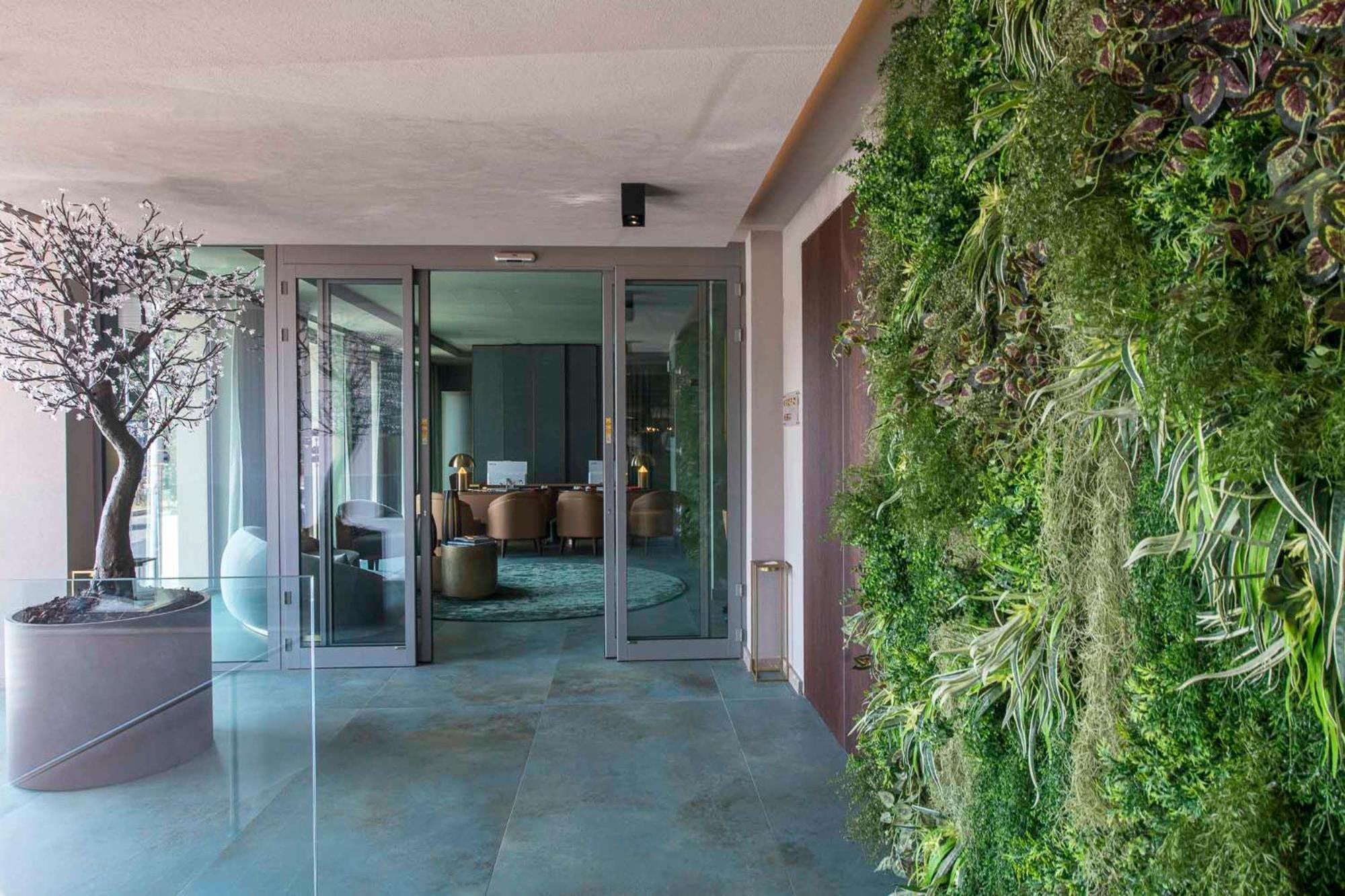 Columbus Urban Resort فلورنس المظهر الخارجي الصورة Living wall in a residential building