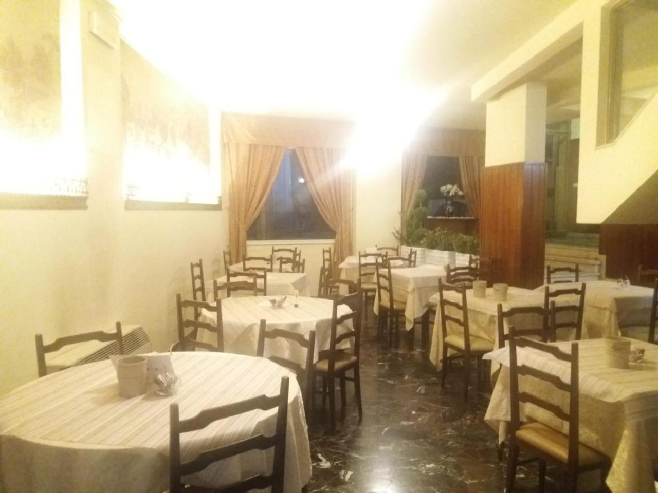 Columbus Urban Resort فلورنس المظهر الخارجي الصورة Interior of the restaurant