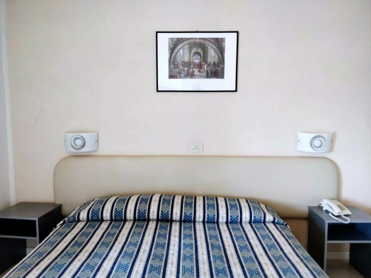 Columbus Urban Resort فلورنس المظهر الخارجي الصورة A typical room at the hotel